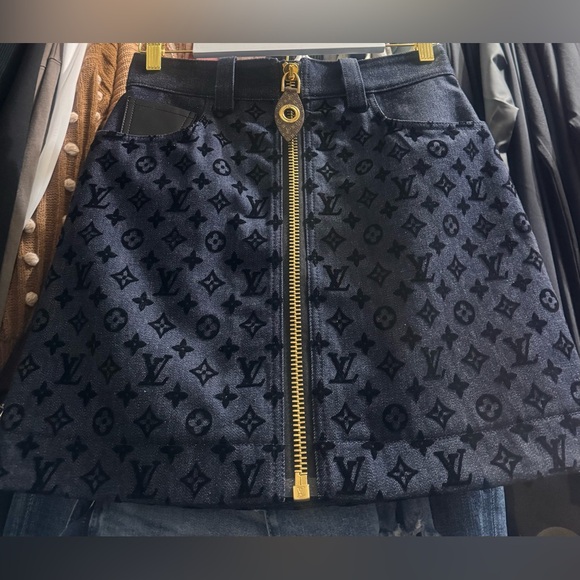 ⭐️NEW⭐️LOUIS VUITTON DENIM MONOGRAM LOGO A-LINE ZIP-UP MINI SKIRT - Picture 2 of 9